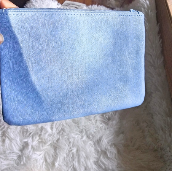 3/$10-IPSY Makeup Bag - Picture 2 of 2